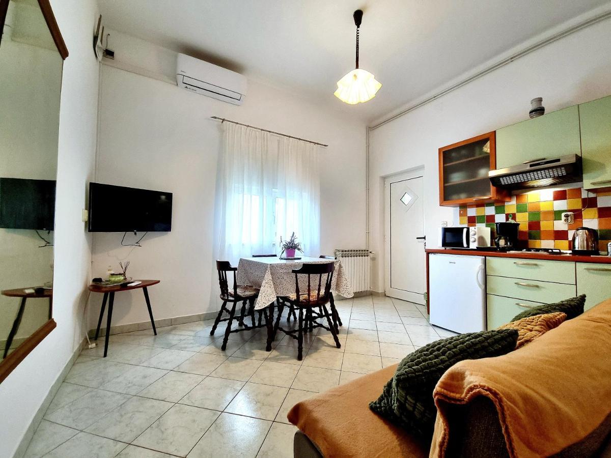 Apartments Zonta 800 M From Beach روفينج المظهر الخارجي الصورة